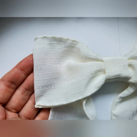 (Sale)Chanel Logo Embroidered Bow Hair Clip Brand New